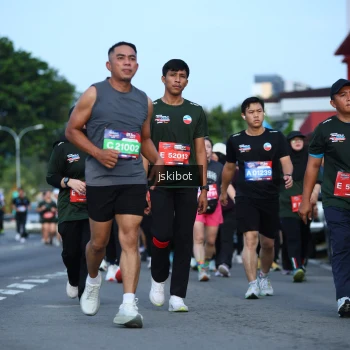 Runner Photo 3695156