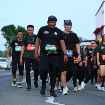Runner Photo 3695213
