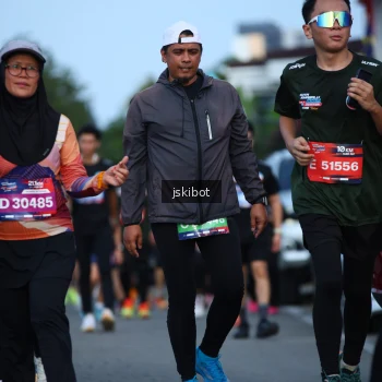 Runner Photo 3696135