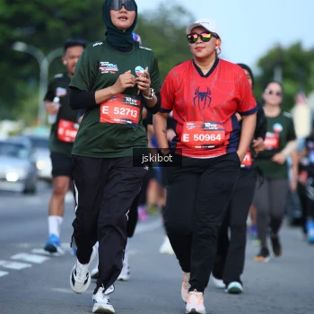Runner Photo 3696202