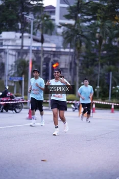 Runner Photo 3696415