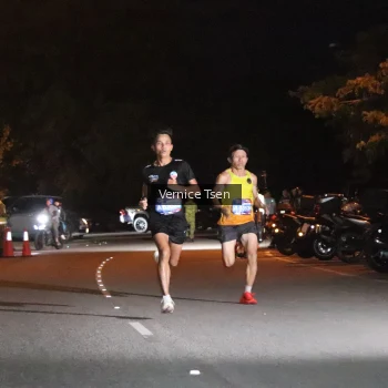 Runner Photo 3696518