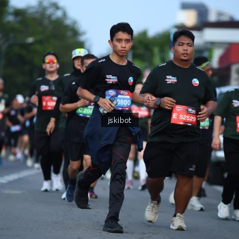 Runner Photo 3696546