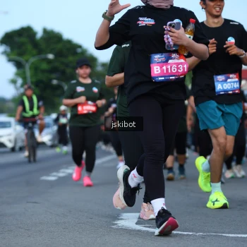 Runner Photo 3696734