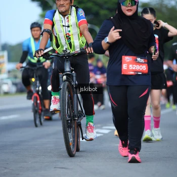 Runner Photo 3698780