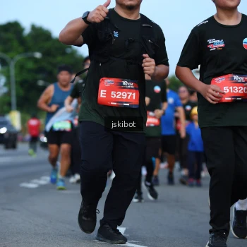 Runner Photo 3699165