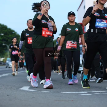 Runner Photo 3700016