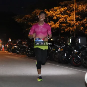 Runner Photo 3700024