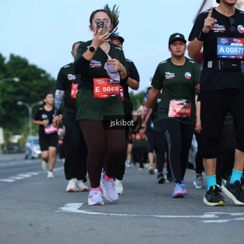 Runner Photo 3700030