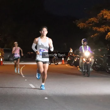 Runner Photo 3700038