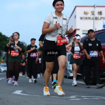 Runner Photo 3700051