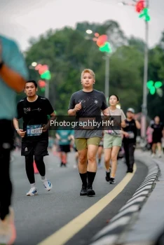 Runner Photo 3700066