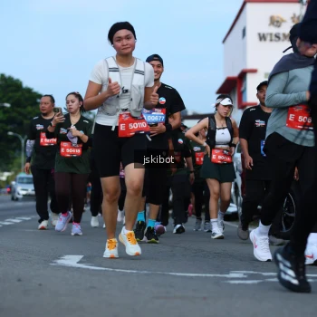 Runner Photo 3700072
