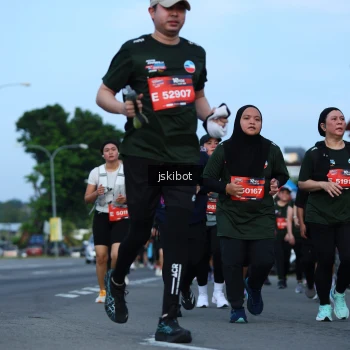 Runner Photo 3700078