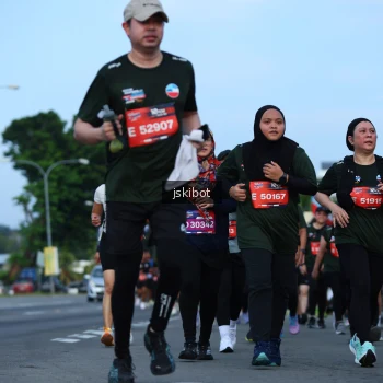 Runner Photo 3700079