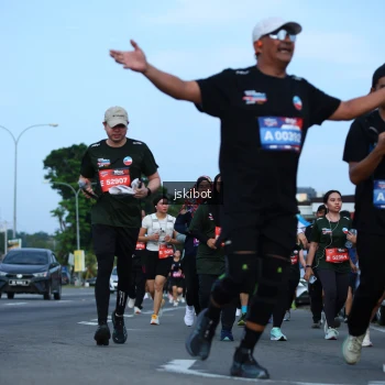 Runner Photo 3700091