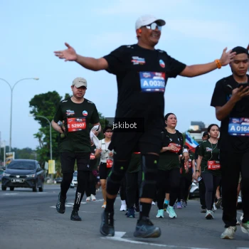 Runner Photo 3700101