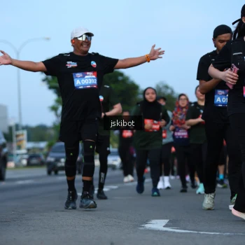 Runner Photo 3700105