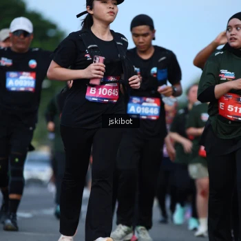 Runner Photo 3700135