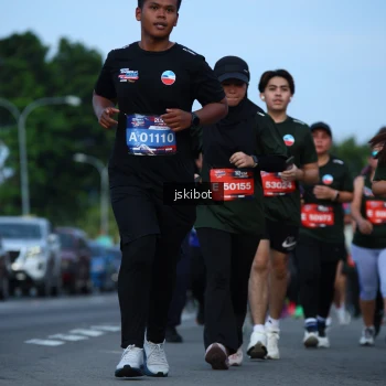 Runner Photo 3700431