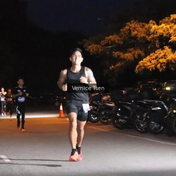 Runner Photo 3700545
