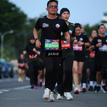 Runner Photo 3700703