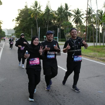 Runner Photo 3700704