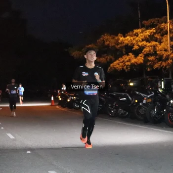 Runner Photo 3700725
