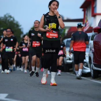 Runner Photo 3700742