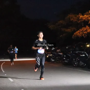 Runner Photo 3700752