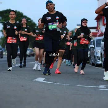 Runner Photo 3700970