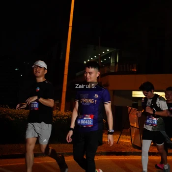 Runner Photo 3700990