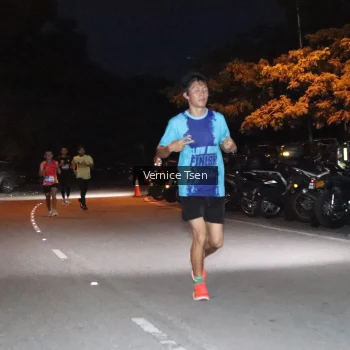 Runner Photo 3701025