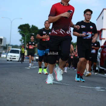 Runner Photo 3701200