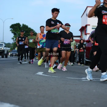 Runner Photo 3701399