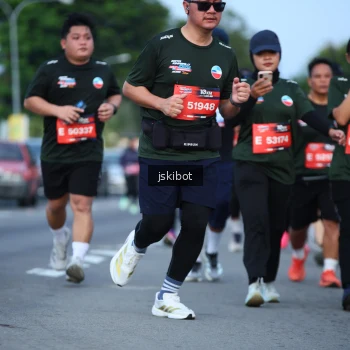 Runner Photo 3701730