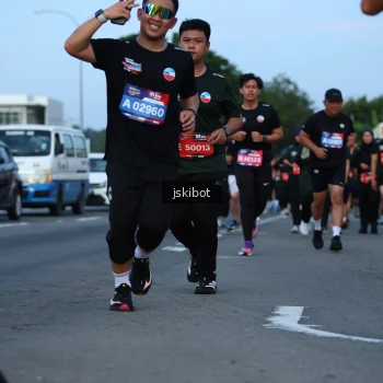 Runner Photo 3701778