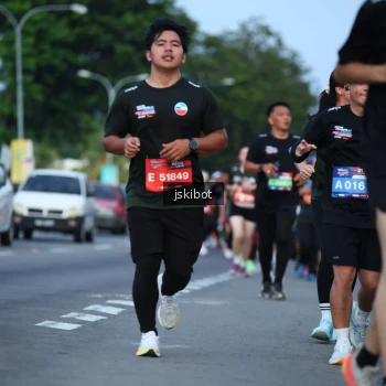 Runner Photo 3702182