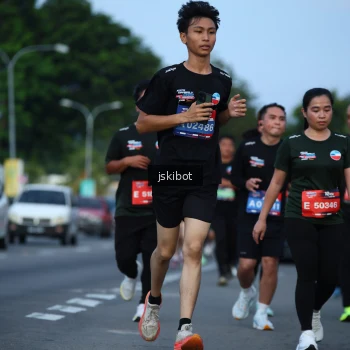 Runner Photo 3702193