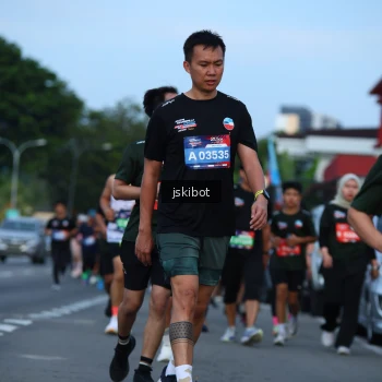 Runner Photo 3702441