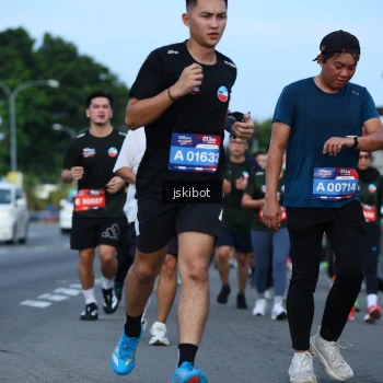 Runner Photo 3702576