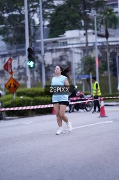 Runner Photo 3702675