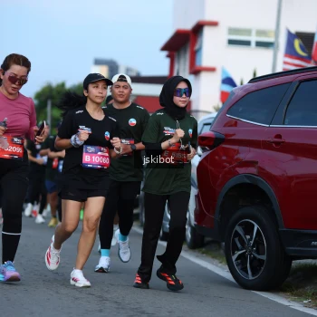 Runner Photo 3702699