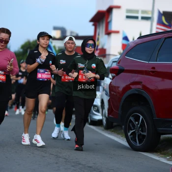 Runner Photo 3702711