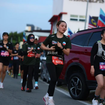 Runner Photo 3702751