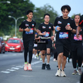 Runner Photo 3702901