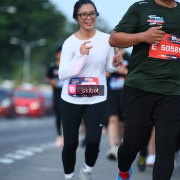 Runner Photo 3702912