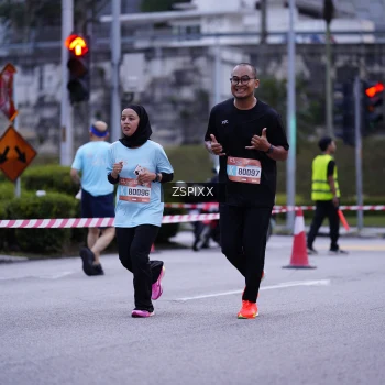 Runner Photo 3702925