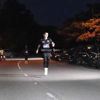 Runner Photo 3703001