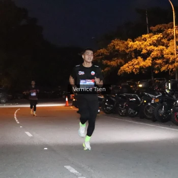 Runner Photo 3703032